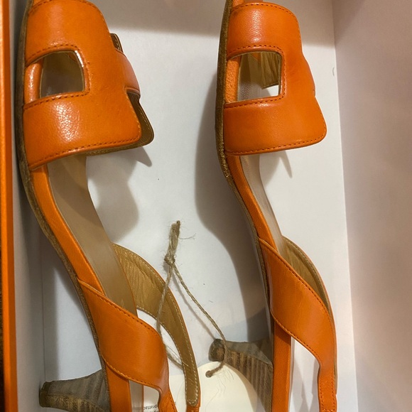 Sz 37 Hermes sandals short heels signs of wear on the bottom and some few scuffs - Picture 3 of 15